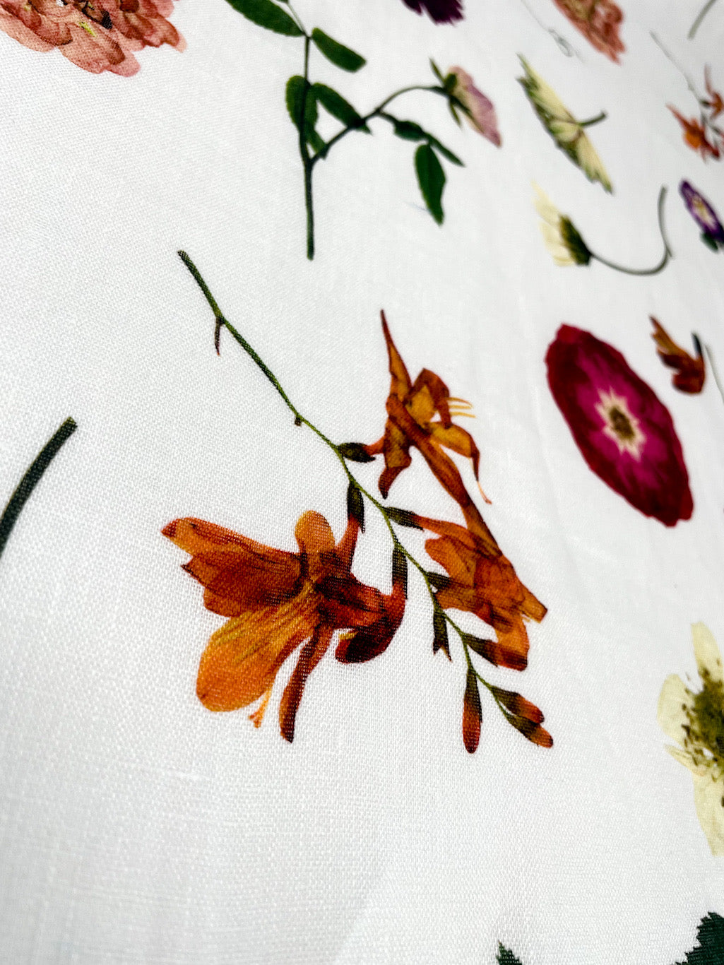 Floral Plants Handkerchief Light Weight 100% Linen Fabric By The Yard/CL1109